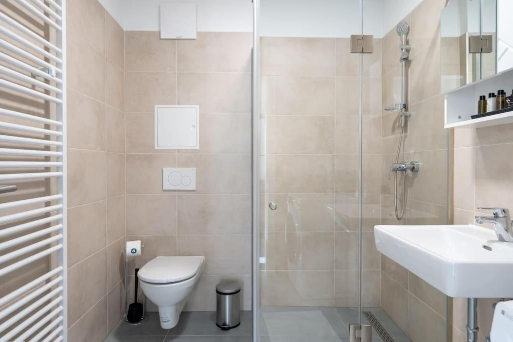 Hm • Sleek 1Br Home With Balcony Wien Exterior foto